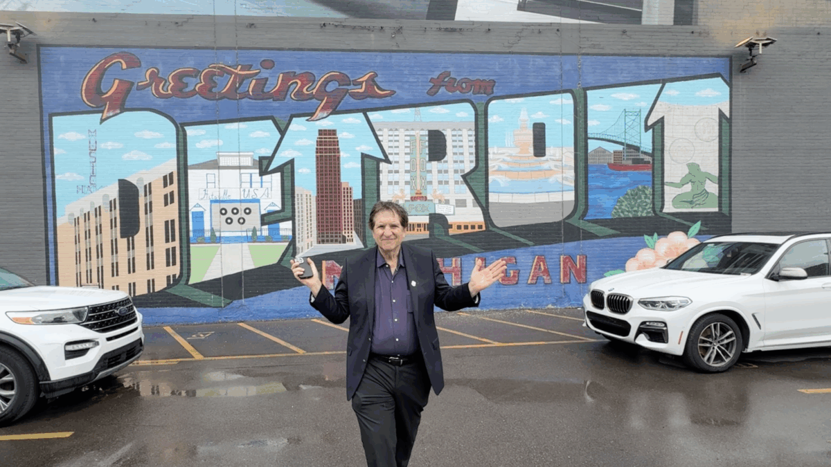 Jefferson Graham in Detroit for the PhotowalksTV series