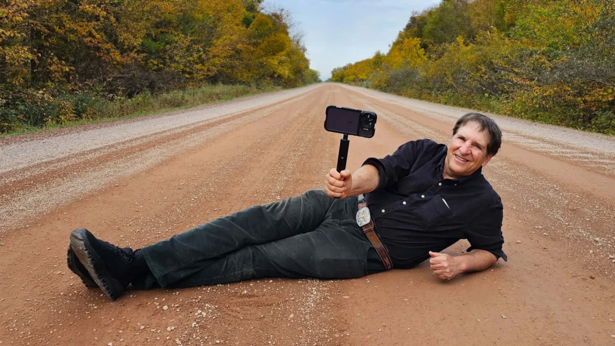 PhotowalksTV with Jefferson Graham is a travel TV series that airs on Scripps News, Peacock. Amazon and YouTube