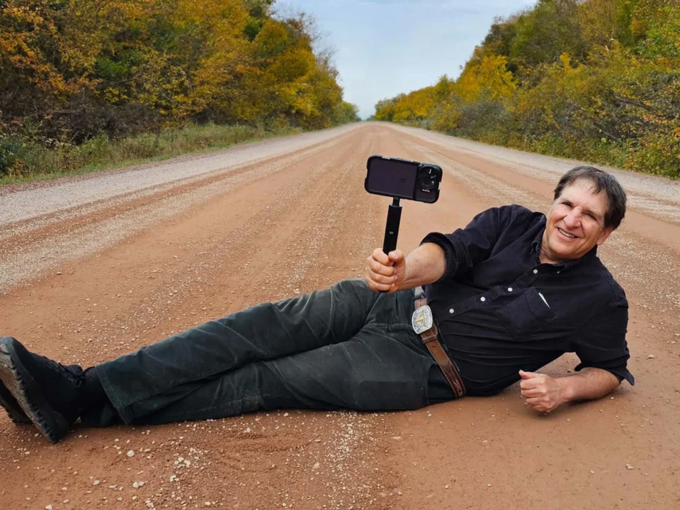 PhotowalksTV with Jefferson Graham is a travel TV series that airs on Scripps News, Peacock. Amazon and YouTube